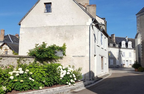 Pontlevoy Cottage | Charming 18th Century Home with Modern Comforts, Baby Amenities, and Culinary Workshops