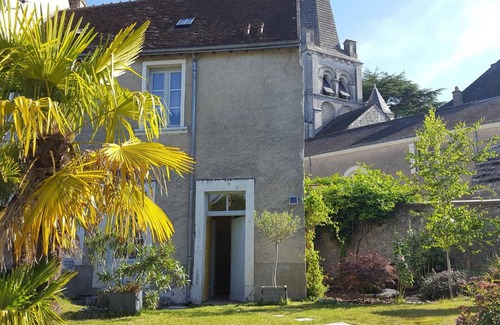 Pontlevoy Cottage | Charming 18th Century Home with Modern Comforts, Baby Amenities, and Culinary Workshops