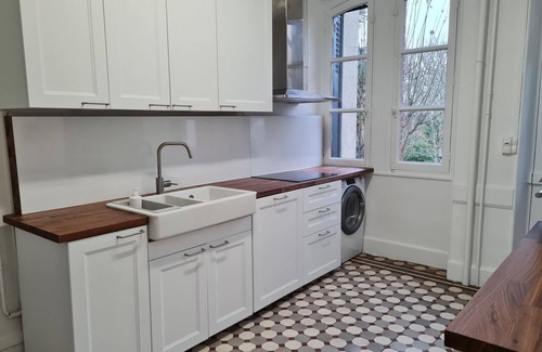 Bonny-sur-Loire Cottage | Charming 1930s Home: Pool, Trampoline, Next to Loire, Bikes Included