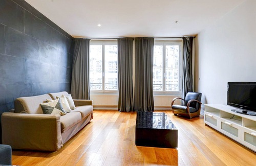 Quartier du Mail Apartment | Charming 1BR Apartment in the Heart of the Montorgueil District - Paris Centre