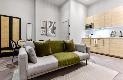 Springfield Apartment | Charming 1BR Oasis in the Heart of Clapton Common