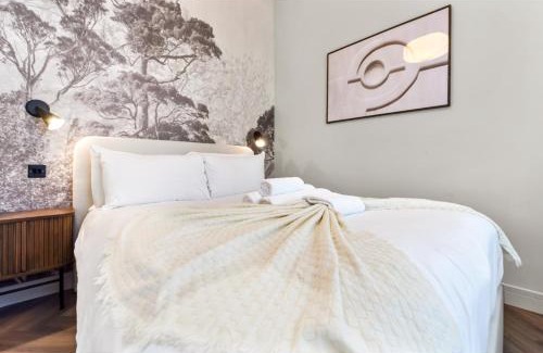 Springfield Apartment | Charming 1BR Oasis in the Heart of Clapton Common