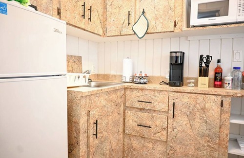 Rock Sound Apartment | Charming 1BR w/A/C, WiFi + Free Drinks & Snacks