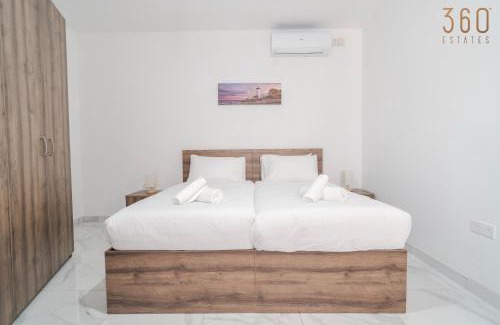 Tarxien Apartment | Charming 1BR with comfy bed with WIFI & AC in Tarxien