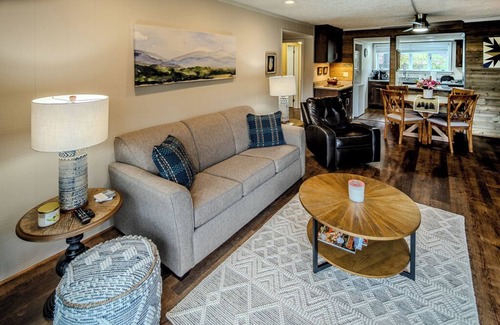Sugar Mountain Apartment | Charming 2/2 condo Sugar Mountain Walk to Golf, Tennis & Ski