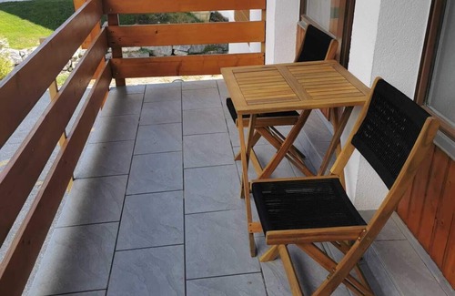 Lens Apartment | Charming 2.5-room★bed 180x200★Balcony★calm