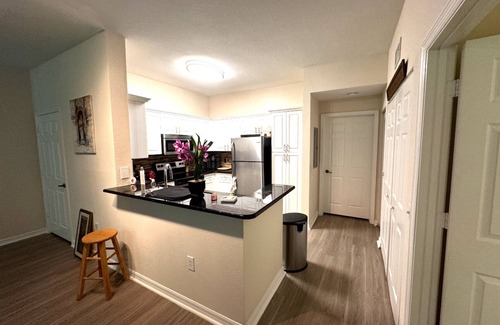 Palm Beach Gardens Apartment | Charming 2-bedroom apartment with AC, WiFi in phenomenal Palm Beach Gardens