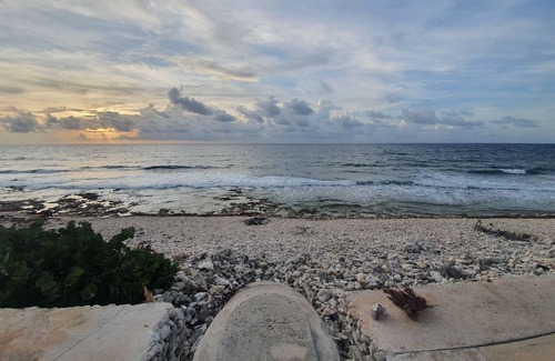 East End House | Charming 2 bd/2br w/pool in secluded community - Ocean Front!
