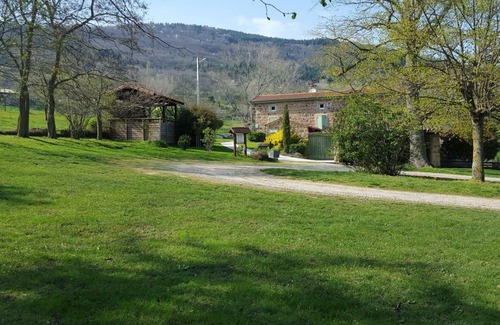 Pilat Rhodanien Cottage | Charming 2-Bedroom Cottage with Private Pool, Covered Terrace, and Free Linens