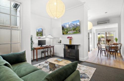 Cremorne House | Charming 2-Bed Home with Outdoor Space in Cremorne