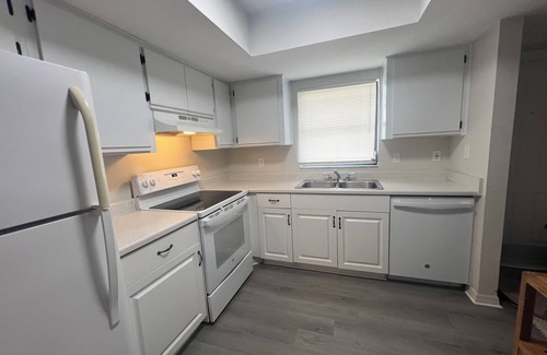 Bonita Springs Condo | Charming 2-bedroom condo in delightful Bonita Springs with AC, laundry, internet
