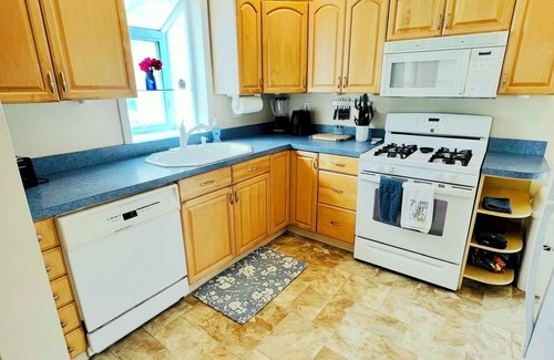 Brick House | Charming 2-bedroom beach house at the Jersey Shore.