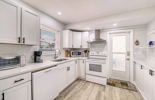 Port Charlotte - Charlotte Harbor House | Charming 2-bedroom/2 bath house with a huge lanai/Florida room, fenced in yard