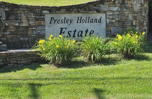 Maggie Valley House | Charming 2-bedroom house with AC, WiFi in delightful Maggie Valley