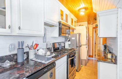 Sea Isle City House | Charming 2 Bedroom, 2 Blocks to Beach & Promanade