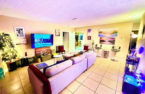 Wilton Manors House | Charming 2-bedroom house with AC, fitness room in pleasant Wilton Manors
