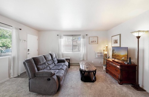 Twin Falls Apartment | Charming 2-bedroom apartment in fantastic Twin Falls with WiFi, AC