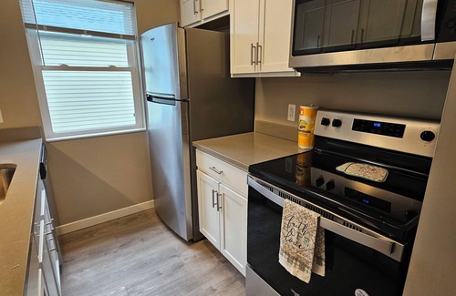 Bryant Pattengill East Apartment | Charming 2-bedroom apartment with AC, WiFi in amazing Ann Arbor