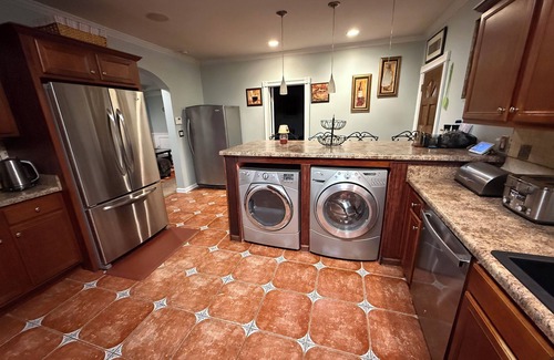 Ellenwood Apartment | Charming 2-bedroom apartment with AC, WiFi in quiet suburbs of Ellenwood.
