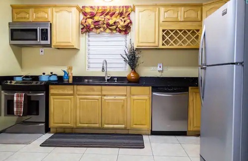 Eden Gardens Apartment | Charming 2-bedroom apartment in New Kingston with WiFi, AC, Free Parking