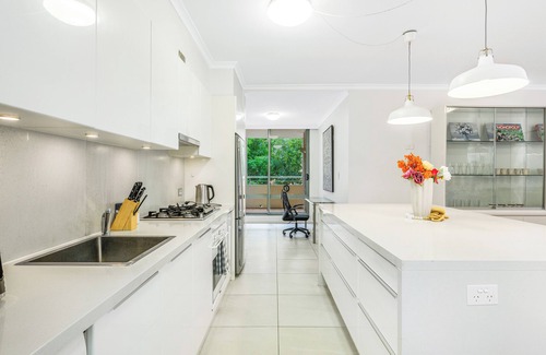 Waterloo Apartment | Charming 2-bedroom apartment in Redfern with Pool & Gym