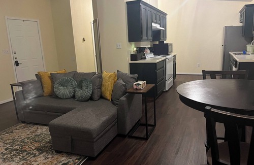 Waco Apartment | Charming 2-bedroom apartment in awesome Waco near Baylor and McLane Stadium.