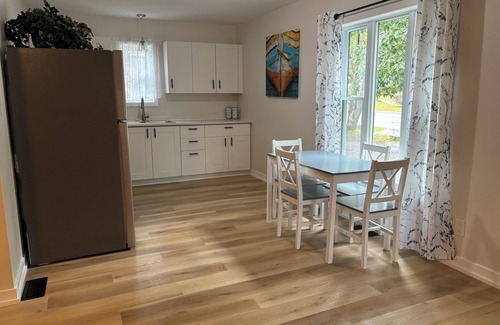 Balm Beach Cottage | Charming 2 bedroom tourist cabin only 5 min walk from sandy shore of Balm Beach.
