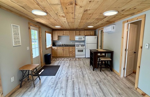 Oscoda Cabin | Charming 2-bedroom cabin with WiFi, AC in serene Oscoda