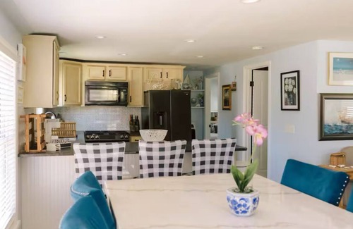 Bowers Beach Cottage | Charming 2-bedroom cottage with AC, WiFi, DE fields, restaurants, boats, beach