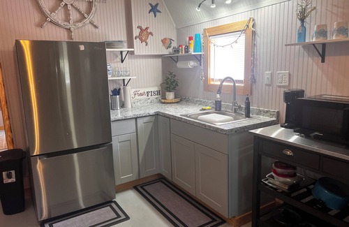 Ocracoke Cottage | Charming 2/Bedroom Cottage Centrally in The Middle of The Island. On Back Road.