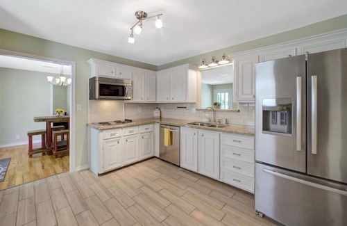 Navasota Other | Charming 2-bedroom farmhouse in gorgeous Waller with WiFi, AC