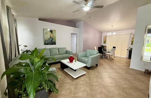 Pelican House | Charming 2-bedroom house in Cape Coral