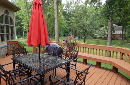 Jamaica Bay House | Charming 2-bedroom home with air-conditioned lanai and two car carport,