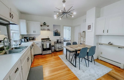 Fox Point House | Charming 2-bedroom house super close to Brown & RISD, Wayland Square