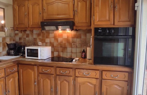 Formerie Cottage | Charming 2-Bedroom Home with WiFi, TV, and BBQ, Near Shops and Tourist Sites
