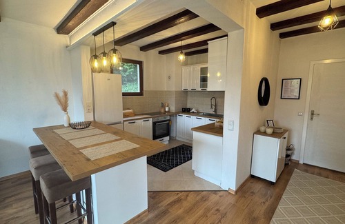 Sarajevo Canton House | Charming 2-bedroom house in Nahorevo with WiFi and AC