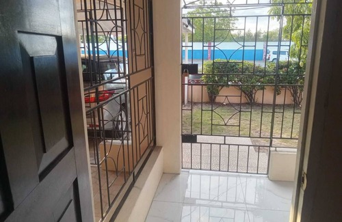 Portmore House | Charming 2-bedroom house in Portmore with WiFi, AC