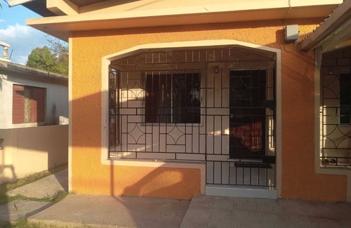 Portmore House | Charming 2-bedroom house in Portmore with WiFi, AC