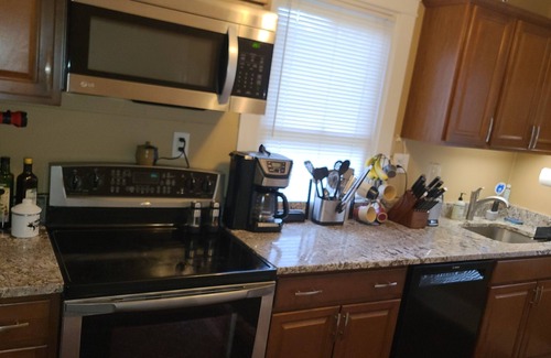 Natrona House | Charming 2-bedroom house with WiFi and AC in delightful Cheswick