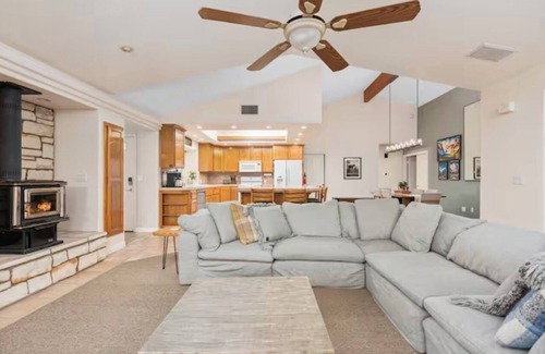 Midpines House | Charming 2-bedroom house with WiFi, AC, EV charger NEAR Yosemite