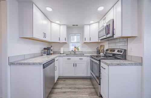 Montrose House | Charming 2-bedroom house with AC, WiFi centrally located in Montrose, CO