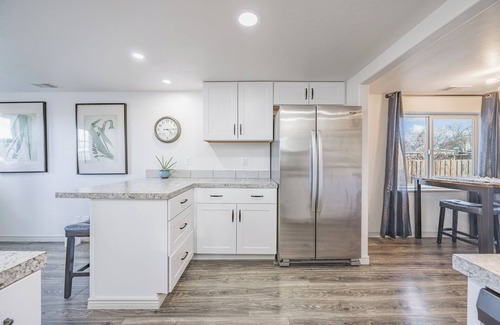 Montrose House | Charming 2-bedroom house with AC, WiFi centrally located in Montrose, CO