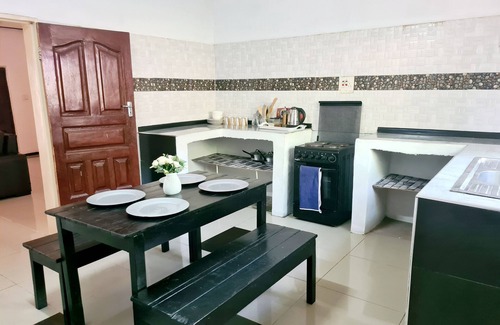 Siavonga House | Charming 2-bedroom house with WiFi, AC in welcoming Siavonga