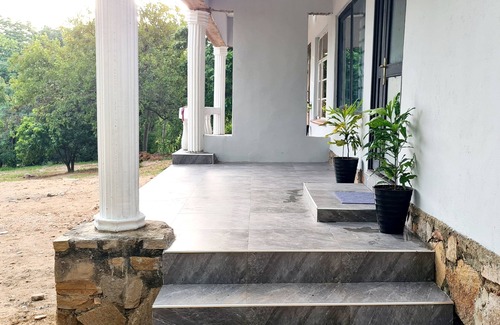 Siavonga House | Charming 2-bedroom house with WiFi, AC in welcoming Siavonga