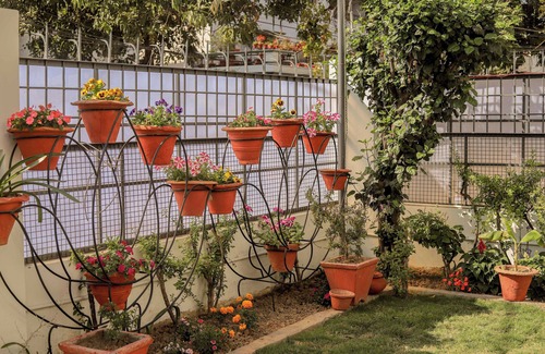 Hazratganj House | Charming 2-bedroom house with WiFi, AC in Lucknow