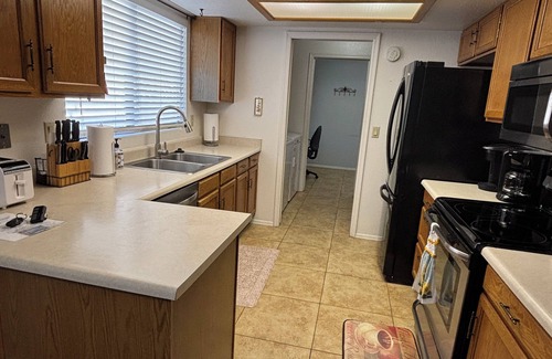 Carriage Manor House | Charming 2-bedroom house in Fountain of the Sun 55+ community. Great amenities!