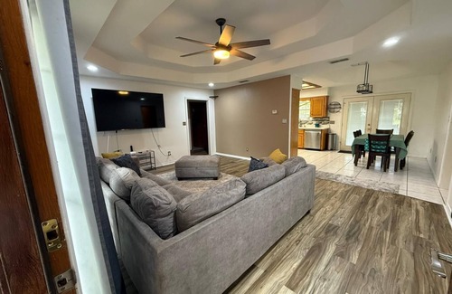 Alamo House | Charming 2 bedroom house conveniently located in a quiet subdivision.