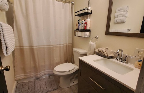 Auburn House | Charming 2-bedroom house in Auburn with AC