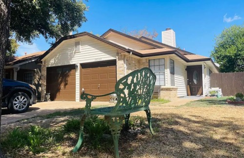 Wells Branch House | Charming 2-bedroom house in wonderful Austin with AC, WiFi