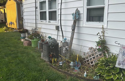 Pierre House | Charming 2-bedroom house in peaceful Pierre with AC